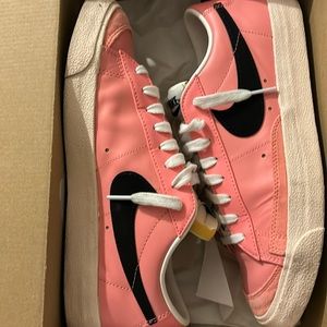 Womens Blazer Low ‘77